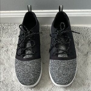 NWOT Women’s Under Armour sneakers size 10